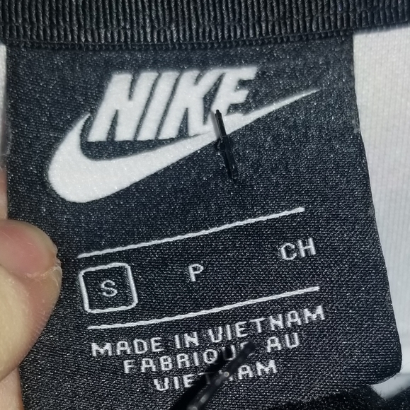 NWOT NIKE CROPPED SWEATER - Picture 3 of 4